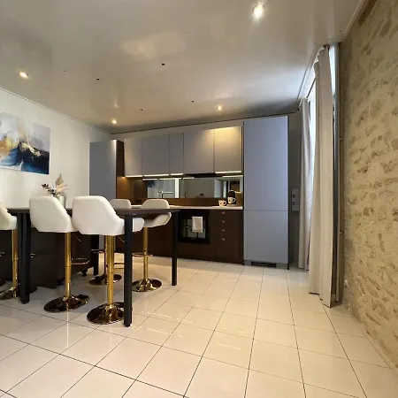 Rose De Saron Jardin Prive Plein Centre